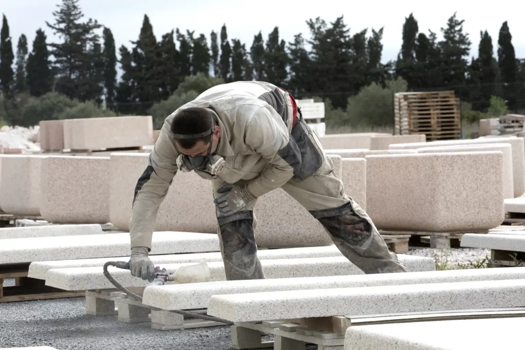 L'atelier Pré-Fabriqué Ciment de l'ESAT Charles de Menditte