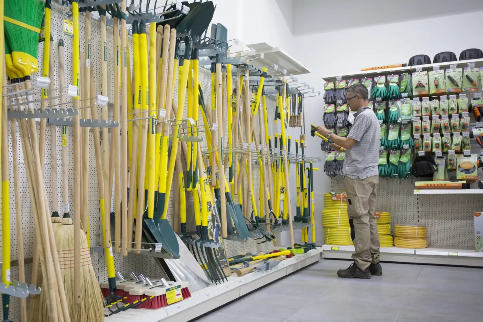 L'outillage à la vente à la pépinière de l'ESAT Charles De Menditte