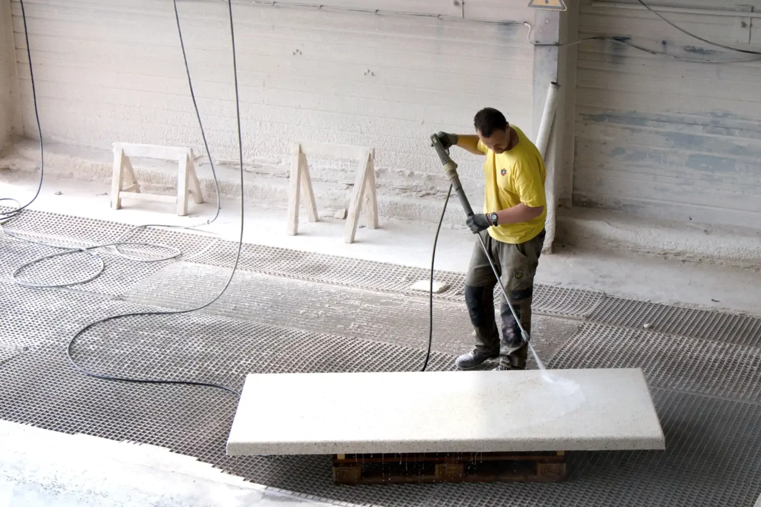 l'atelier Pré-Fabriqué Ciment de l'ESAT Charles de Menditte